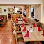 - Kaerntnerhof *