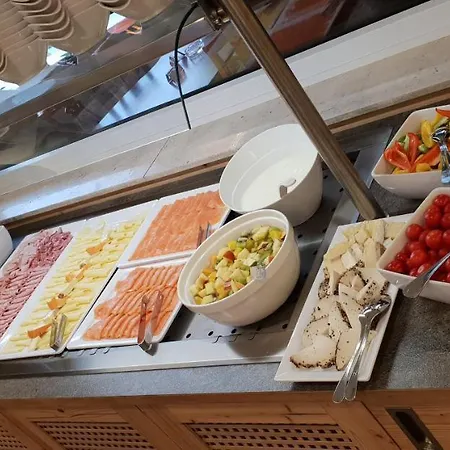 - Kaerntnerhof * פאק אם סי