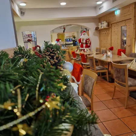 - Kaerntnerhof פאק אם סי