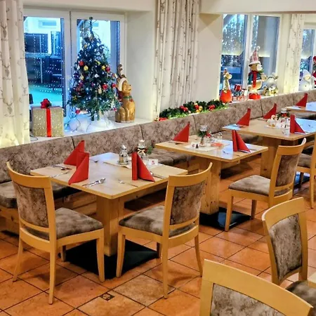 - Kaerntnerhof * פאק אם סי