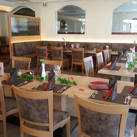 - Kärntnerhof Gasthof Faak am See