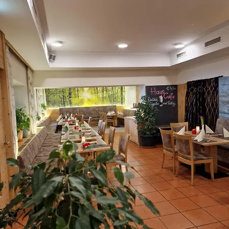 - Kaerntnerhof イン ファアーク・アム・ゼー